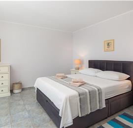 4 Bedroom Villa with Pool near Milna, Brac Island Sleeps 8 